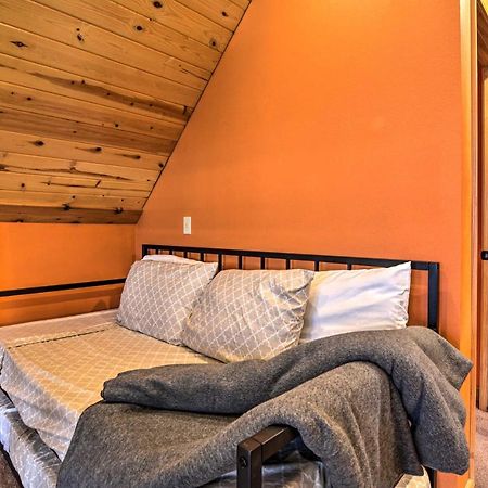 Spacious Log Cabin With Fire Pit And Game Room! Юрика Спрингс Экстерьер фото