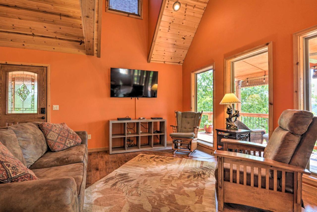 Spacious Log Cabin With Fire Pit And Game Room! Юрика Спрингс Экстерьер фото