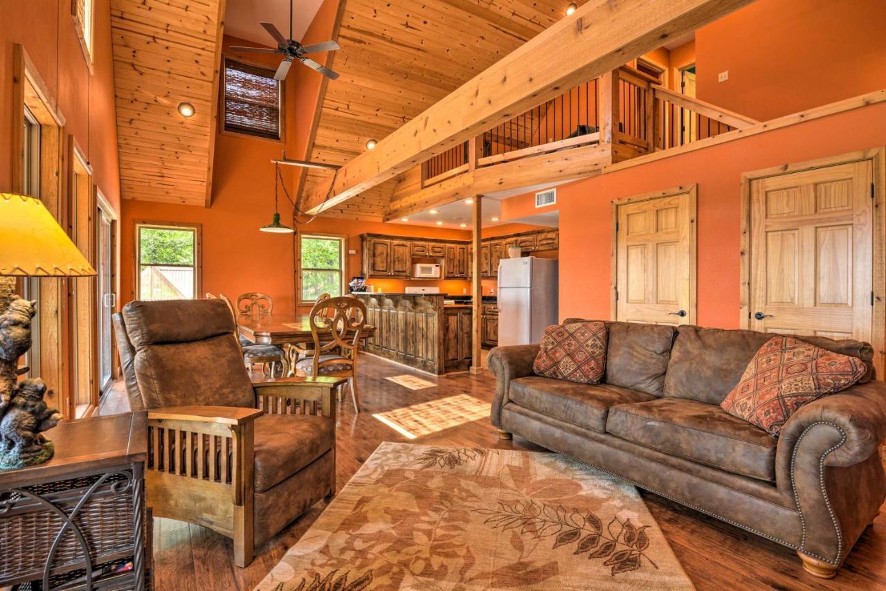 Spacious Log Cabin With Fire Pit And Game Room! Юрика Спрингс Экстерьер фото