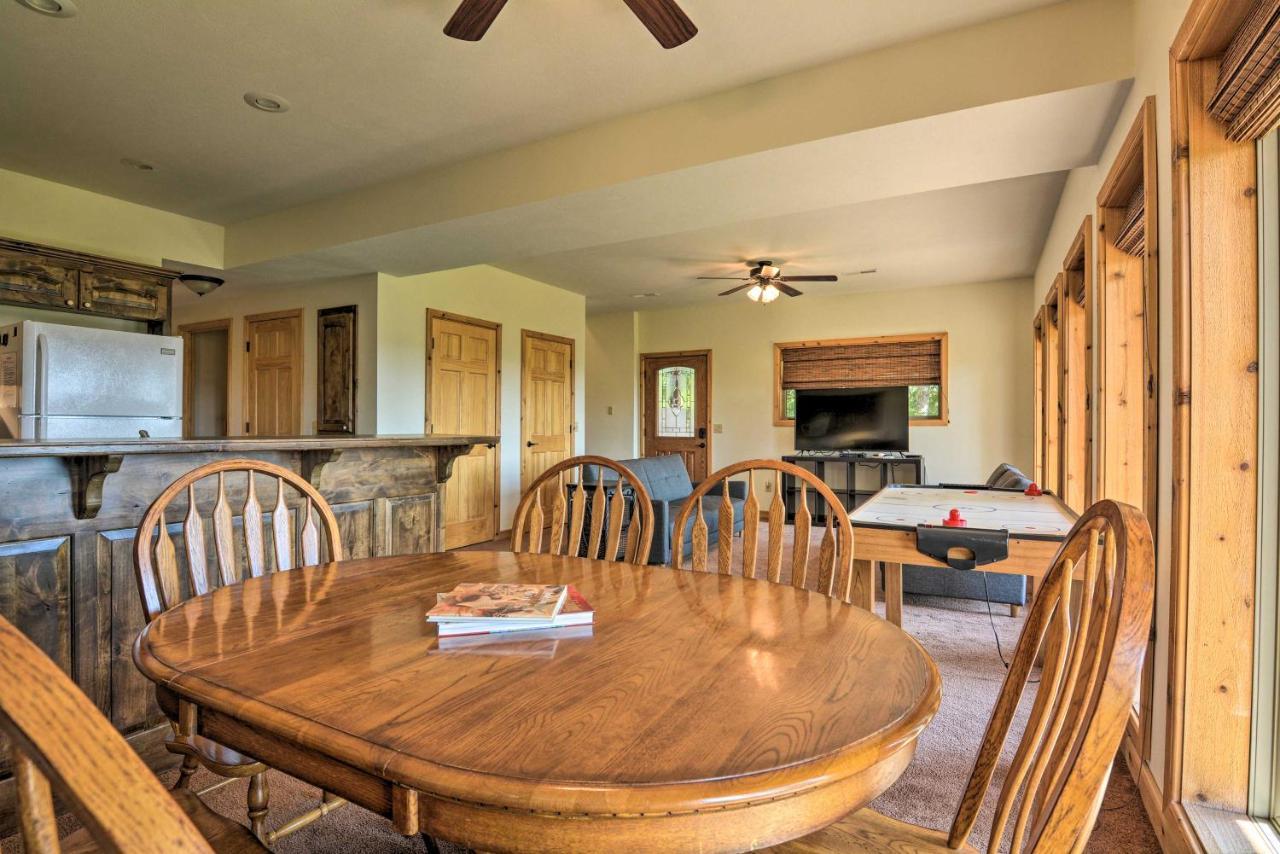 Spacious Log Cabin With Fire Pit And Game Room! Юрика Спрингс Экстерьер фото