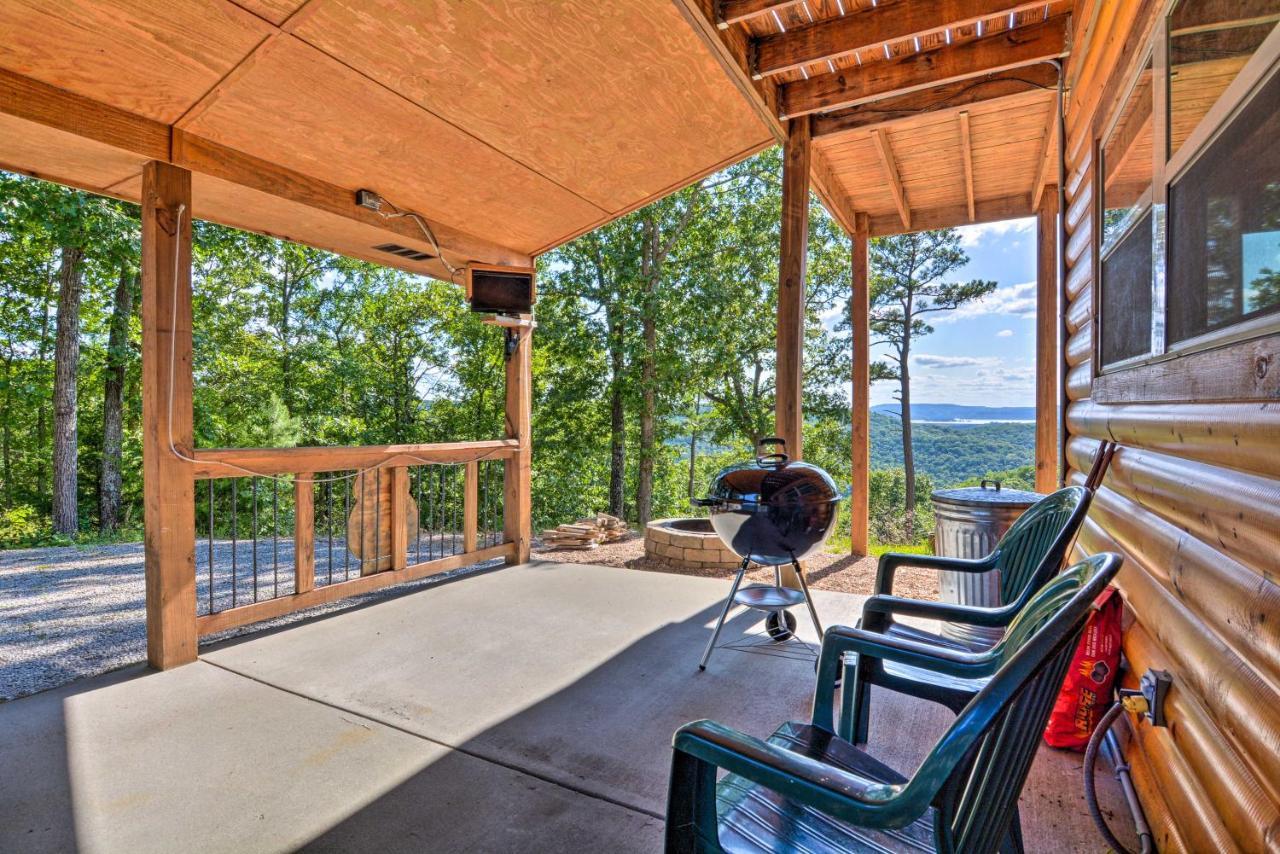 Spacious Log Cabin With Fire Pit And Game Room! Юрика Спрингс Экстерьер фото