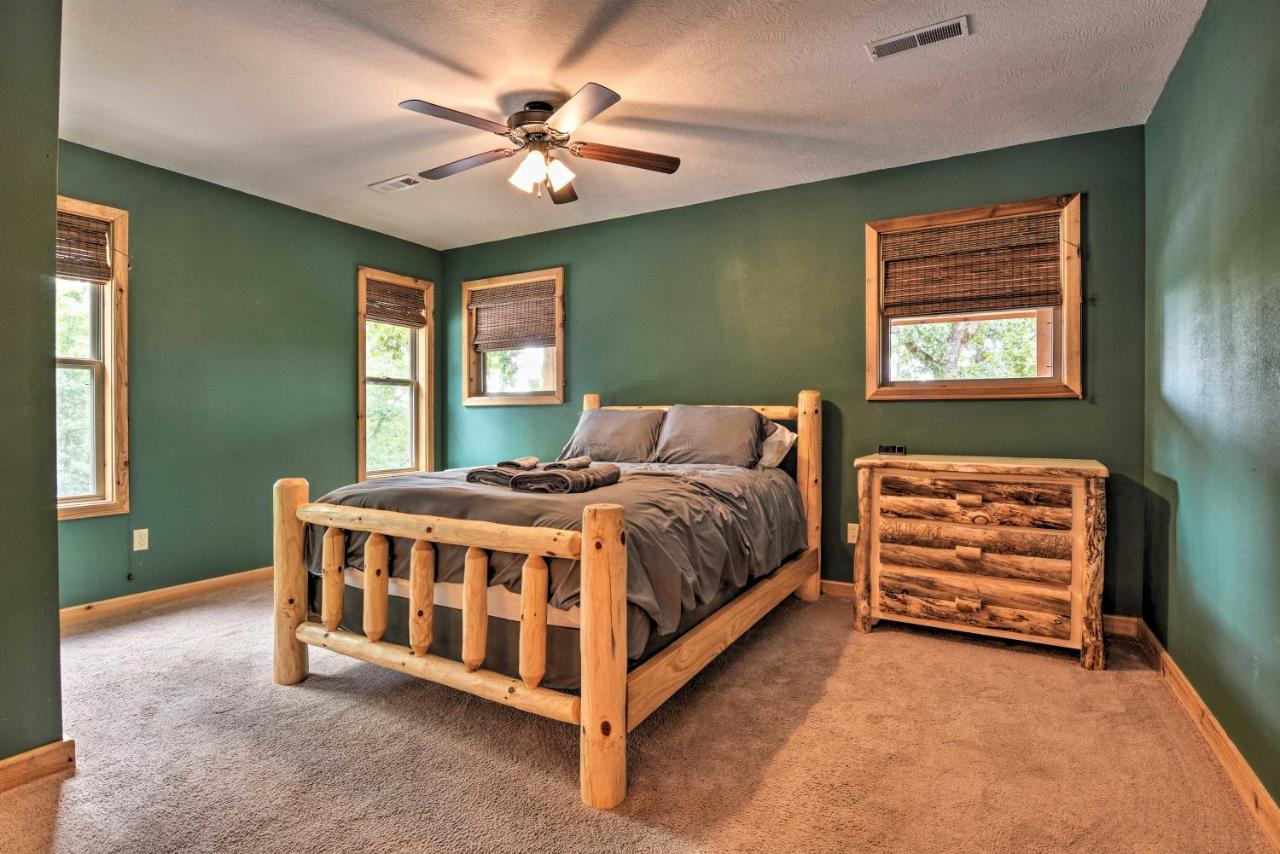Spacious Log Cabin With Fire Pit And Game Room! Юрика Спрингс Экстерьер фото